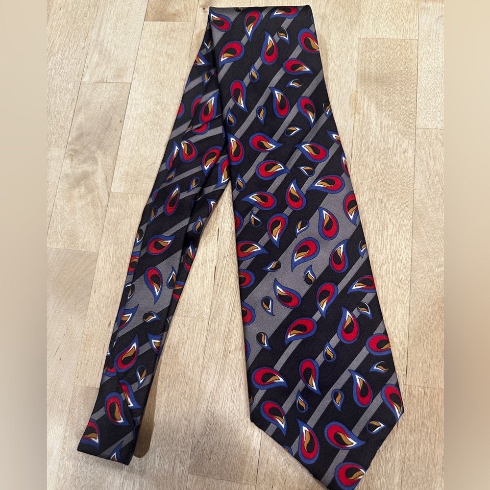 Elegant Multicolor Patterned Tie - image 1